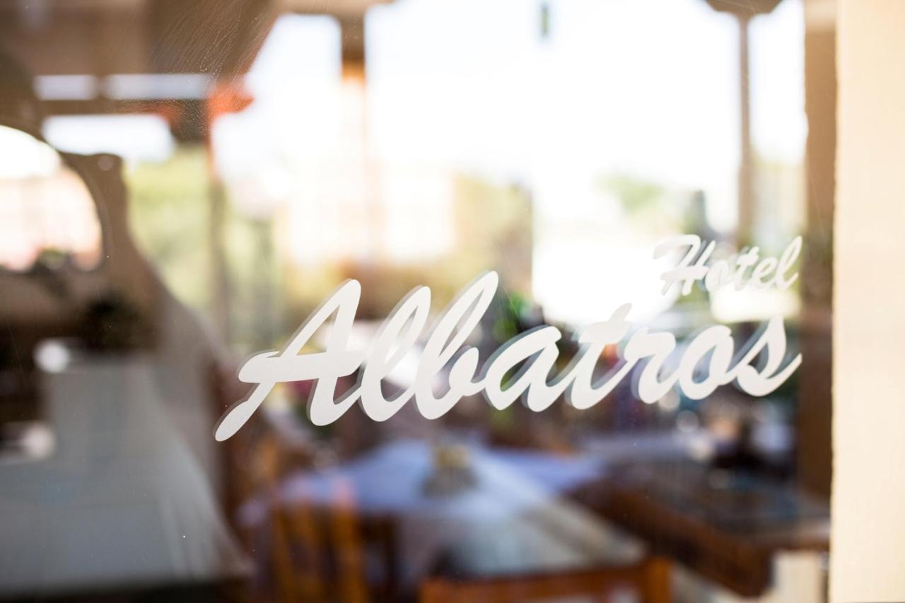 Albatross Hotel Maleme Extérieur photo